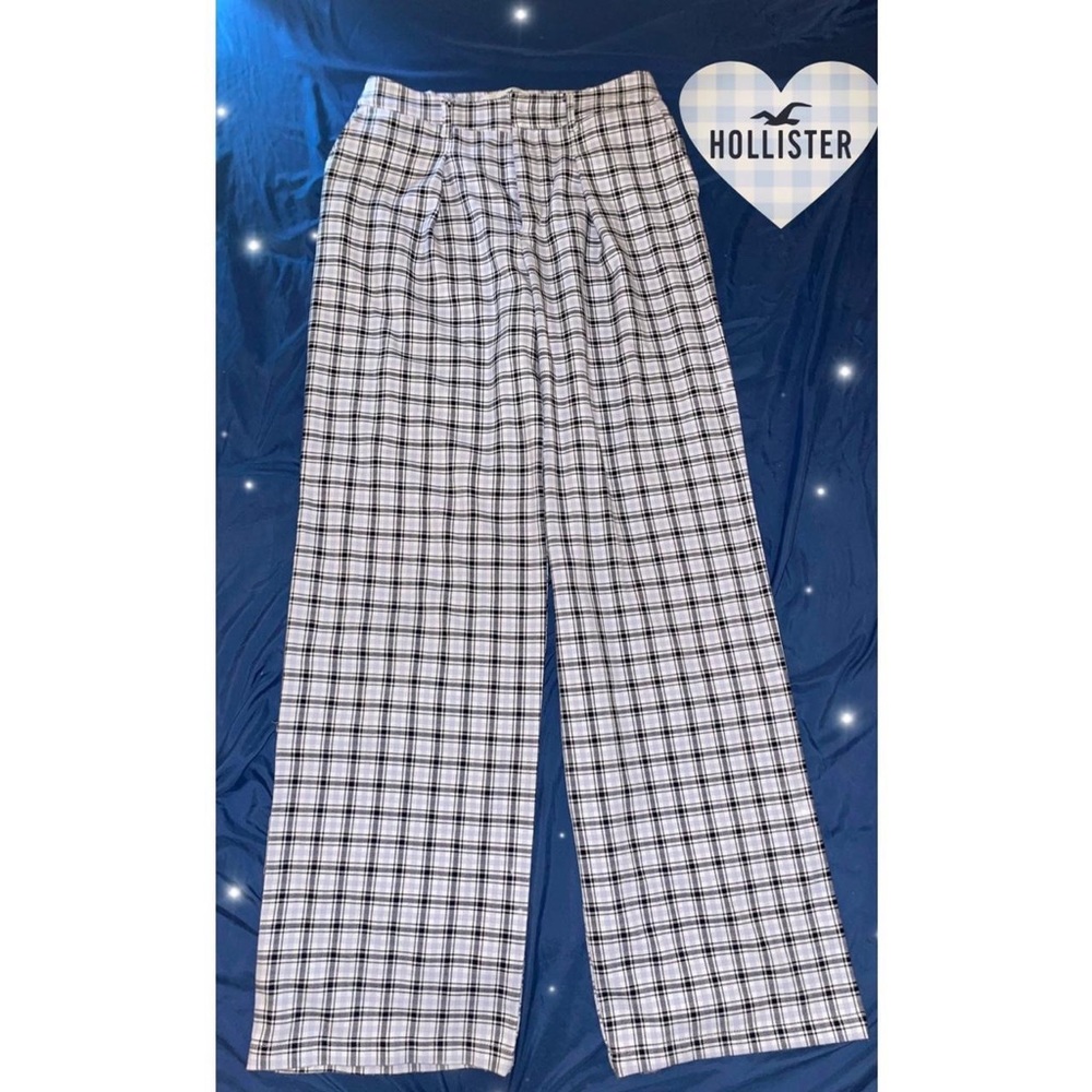 Hollister ultra high rise plaid pants in blue-grey, white, and black.